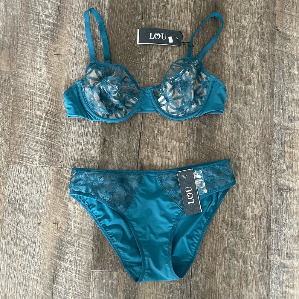 Lou Architecture Bra and Panty Set in Blue Size 34B/Small NWT